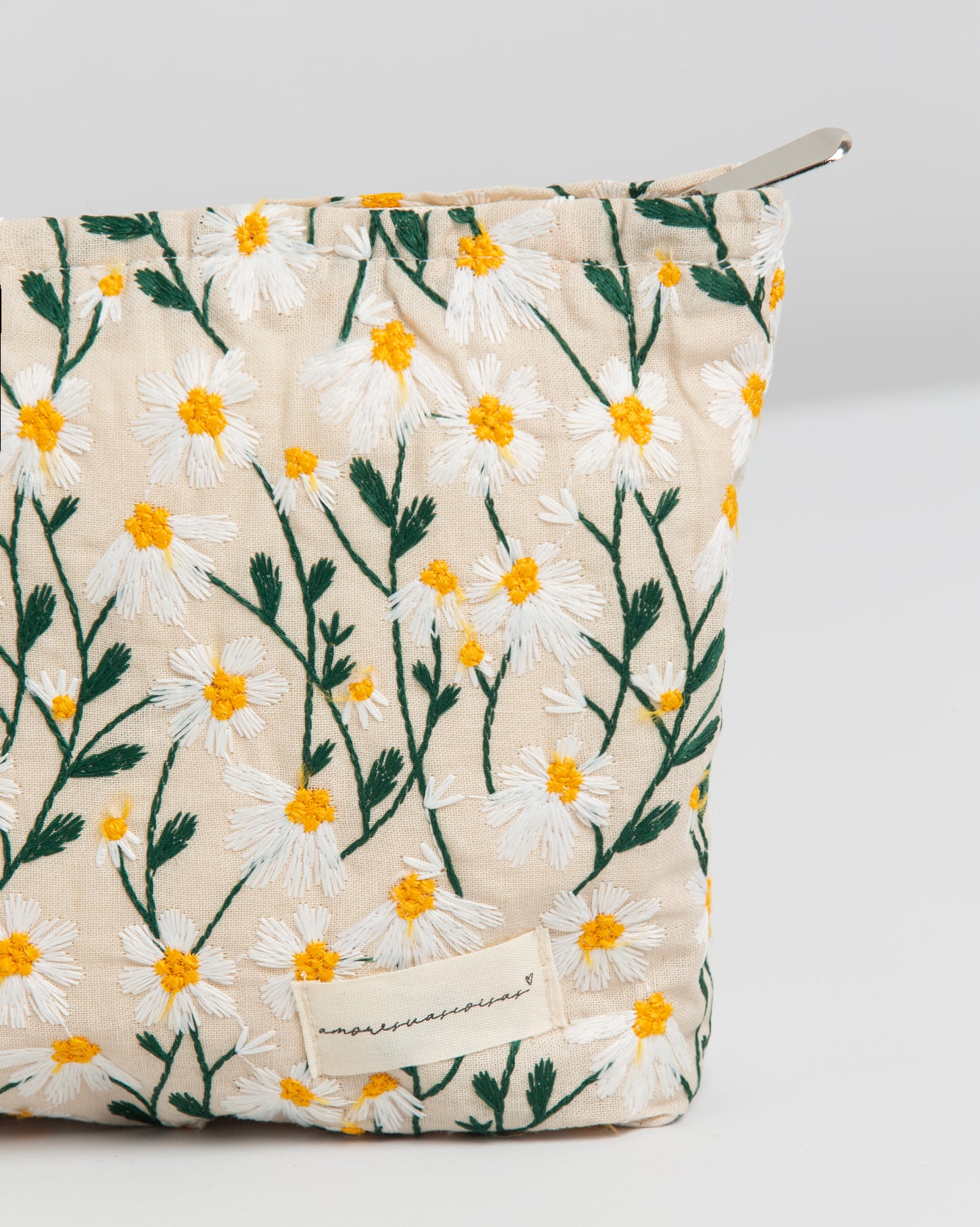OFF TOILETRY BAG WITH DAISY DESIGN